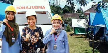 
		Irma, Putri, dan Dwi: Para Tenaga Medis di Balik Tim Pemadam Kebakaran Kami
		
	