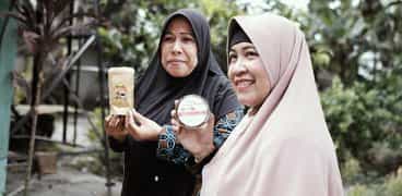 
		Pengusaha Perempuan di Sekitar Pabrik APP Hasilkan Camilan Terlaris di Riau
		
	