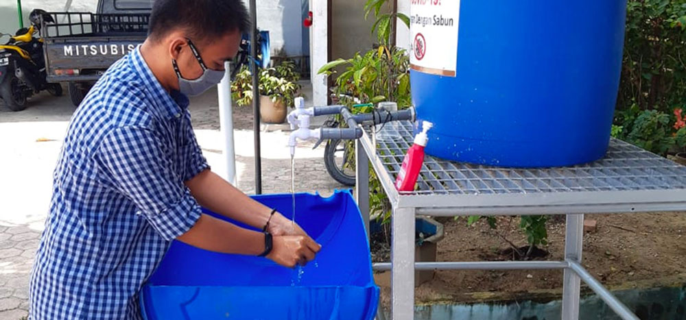 
		
		
		
		
		
		
		
		
		WASH4Work dan Peran Sektor Swasta dalam Melawan COVID-19
		
	