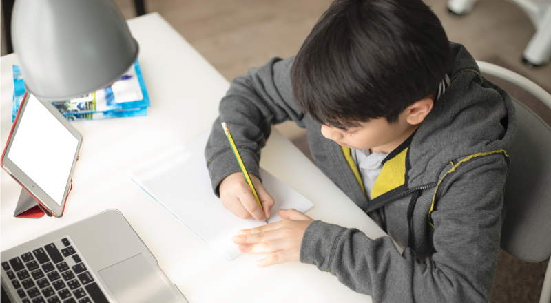 Membangun Minat Menulis Anak