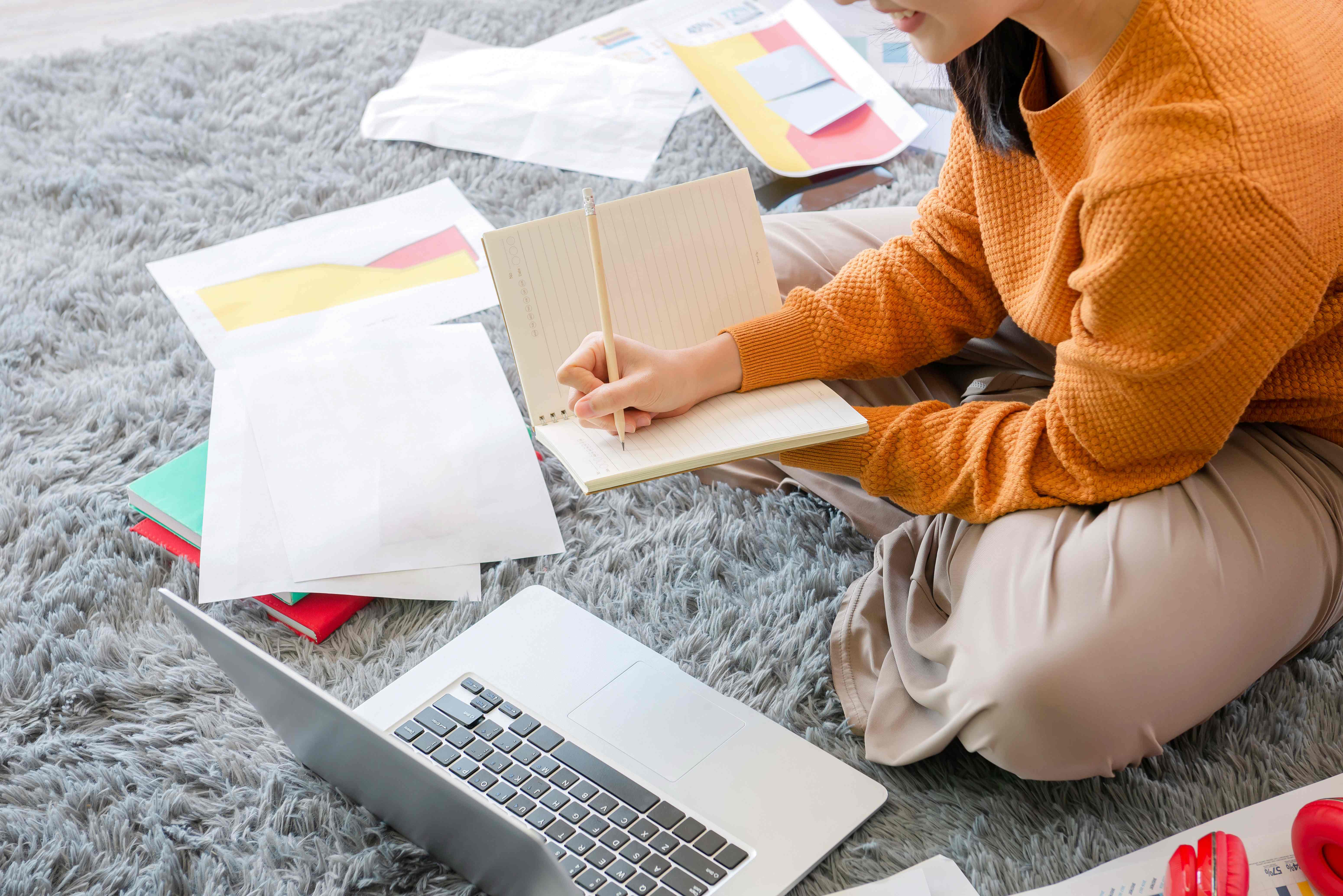 Pentingnya Menulis Catatanmu di Atas Kertas