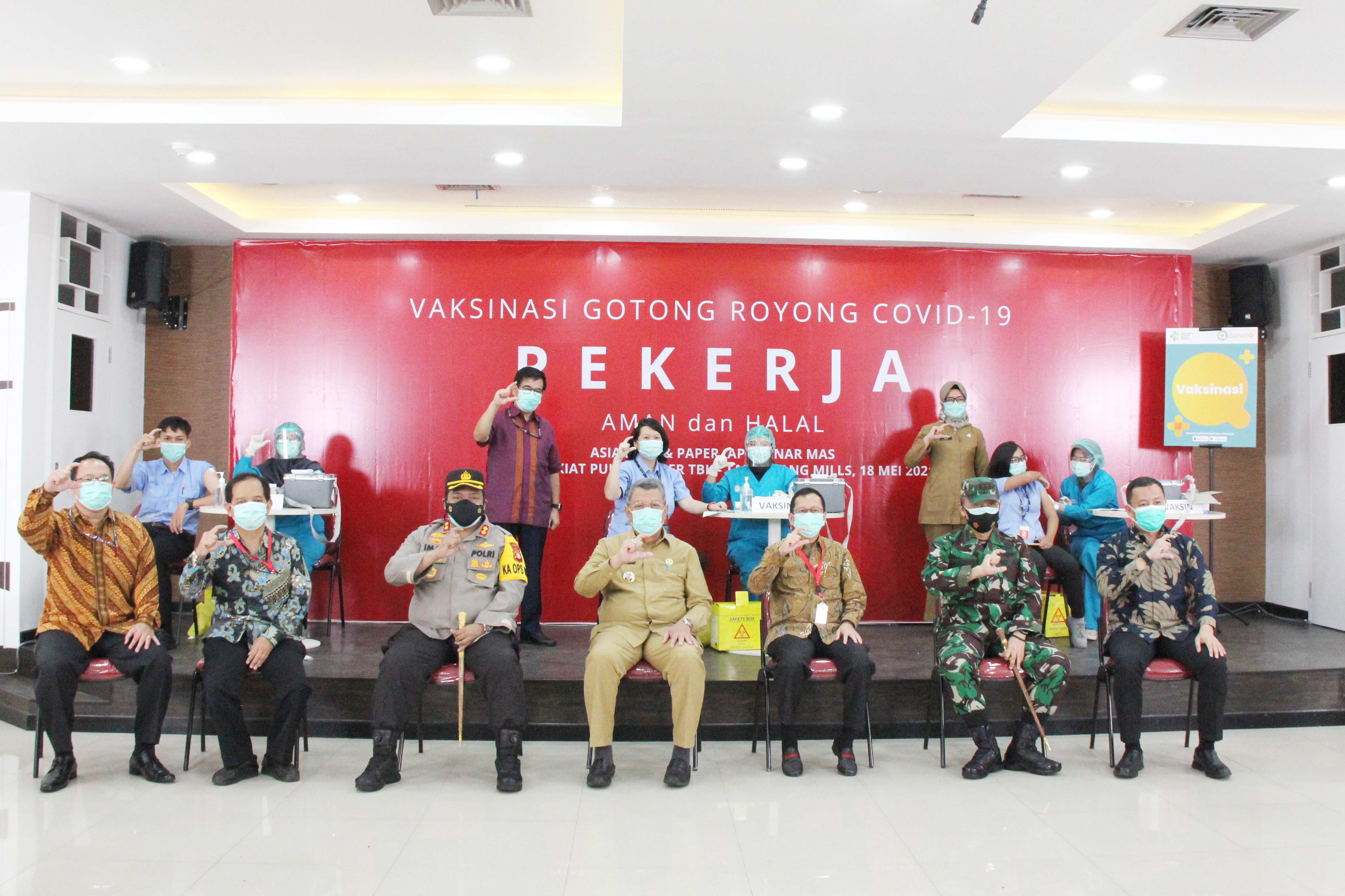 
		APP Sinar Mas Ikut Awali Vaksinasi Gotong Royong
		
	