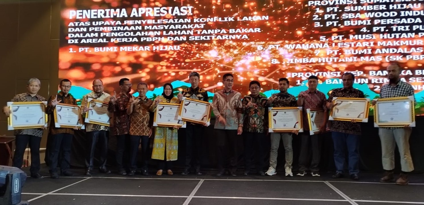 
		Tujuh Perusahaan Mitra Pemasok APP Sinar Mas Sumsel Raih Apresiasi Pengendalian Karhutla
		
	