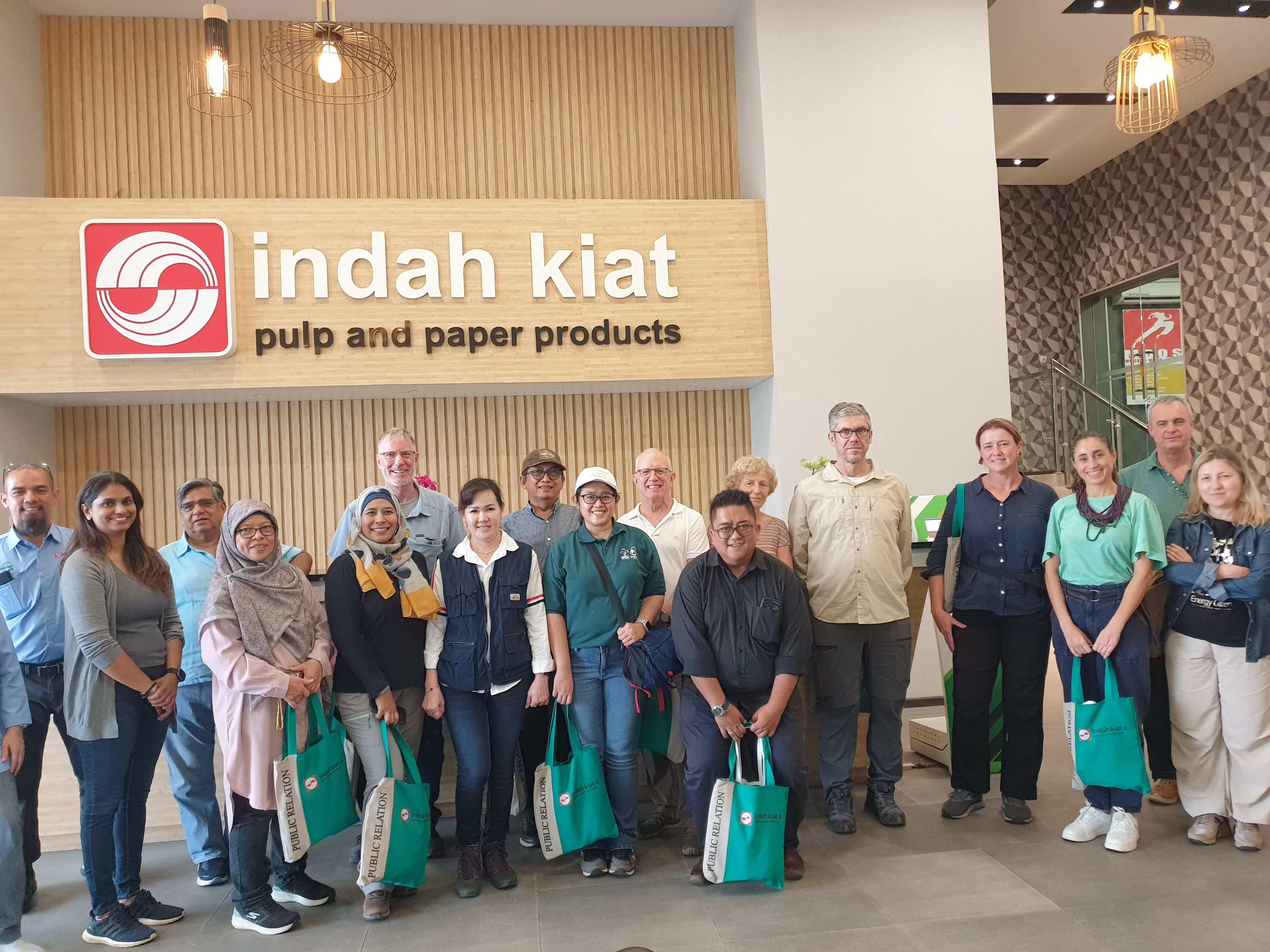 
		APP Tampilkan Praktik Berkelanjutan dalam Tur Bersama PEFC
		
	