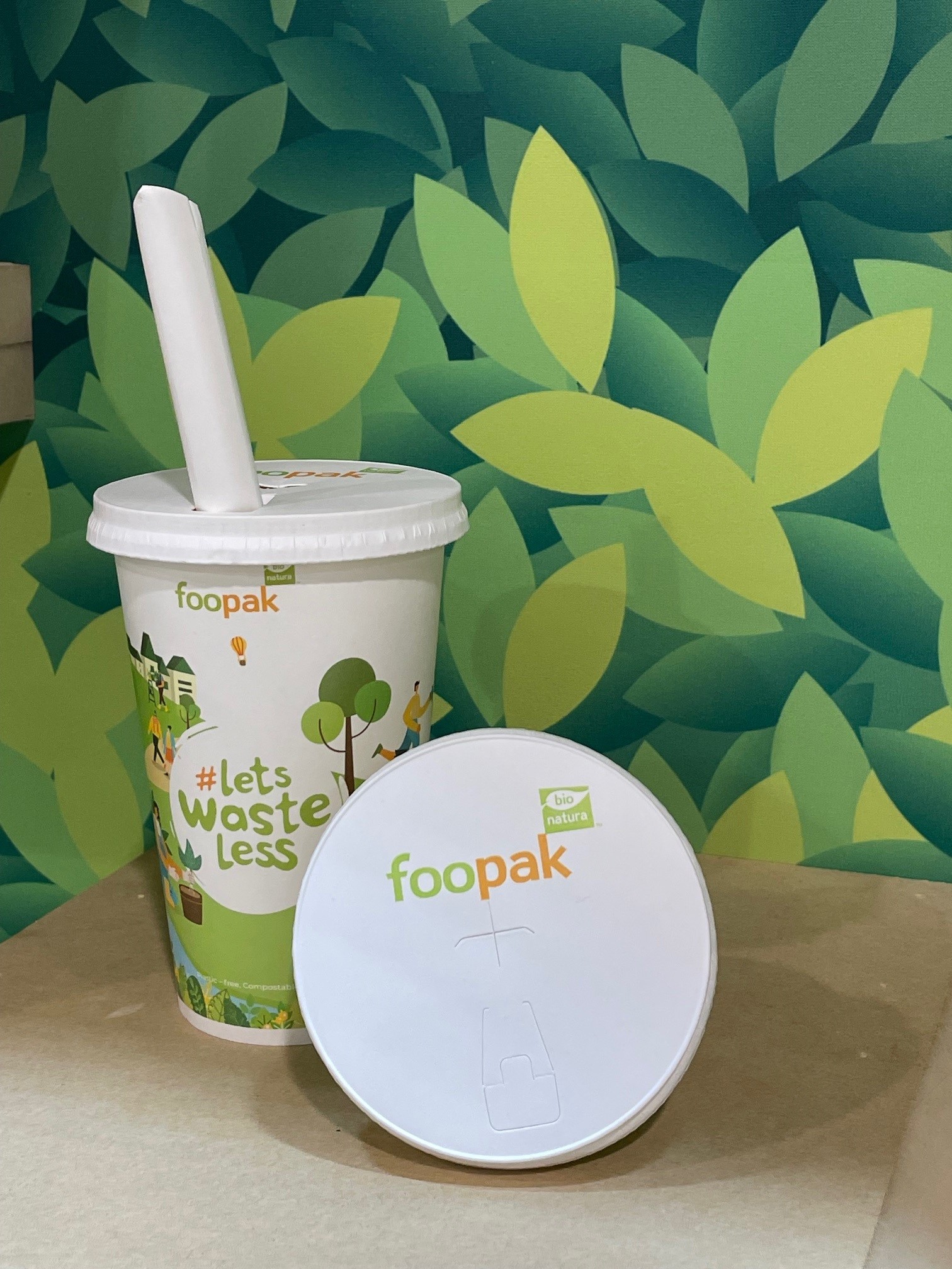 
		Minuman berkelanjutan sedang diseduh dengan kemungkinan melalui tutup bebas plastik
		
	