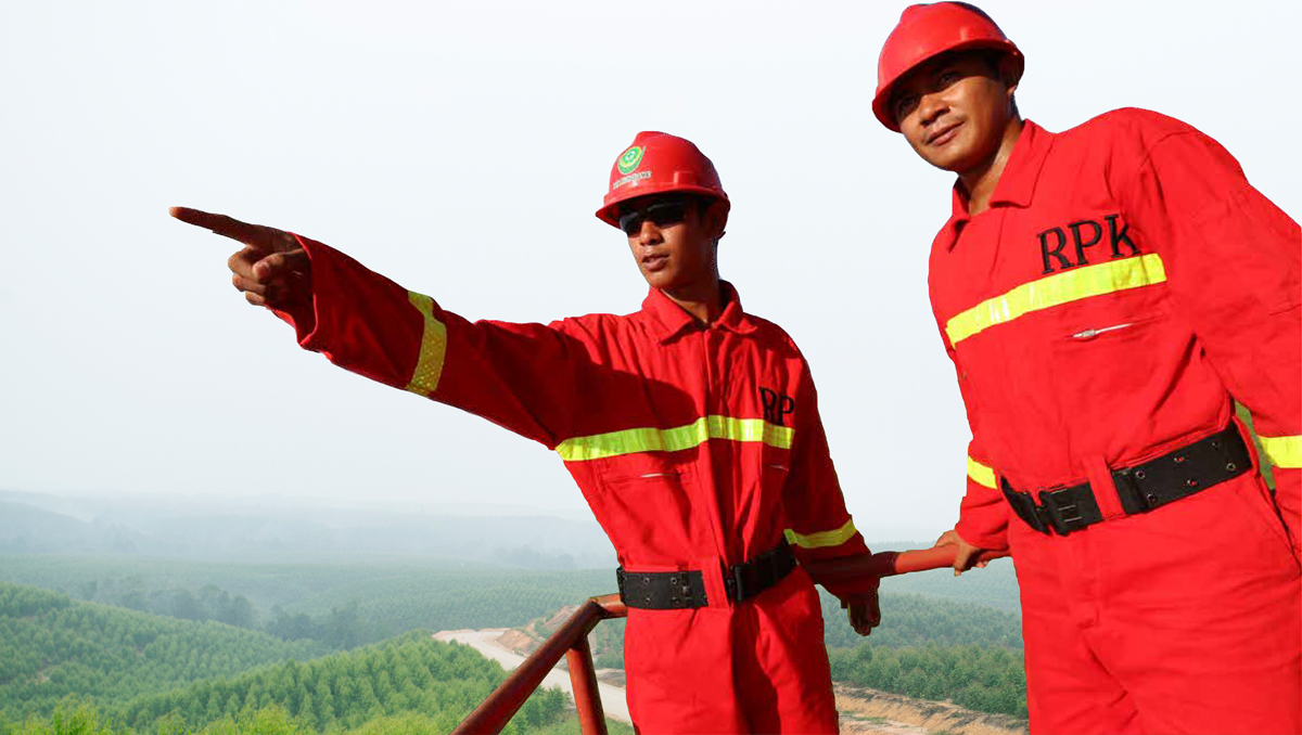 
		Bagaimana Pahlawan Kita Iwan dan Eldi Menjaga Kebakaran Hutan Tetap Terkendali
		
	